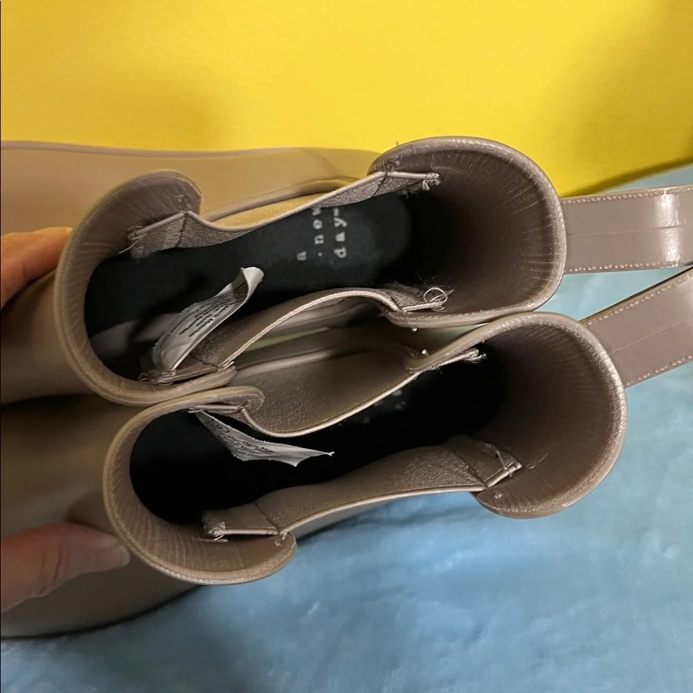 Women's Chelsea Rain Boots - Target A New Day™ size 9 WORN ONCE